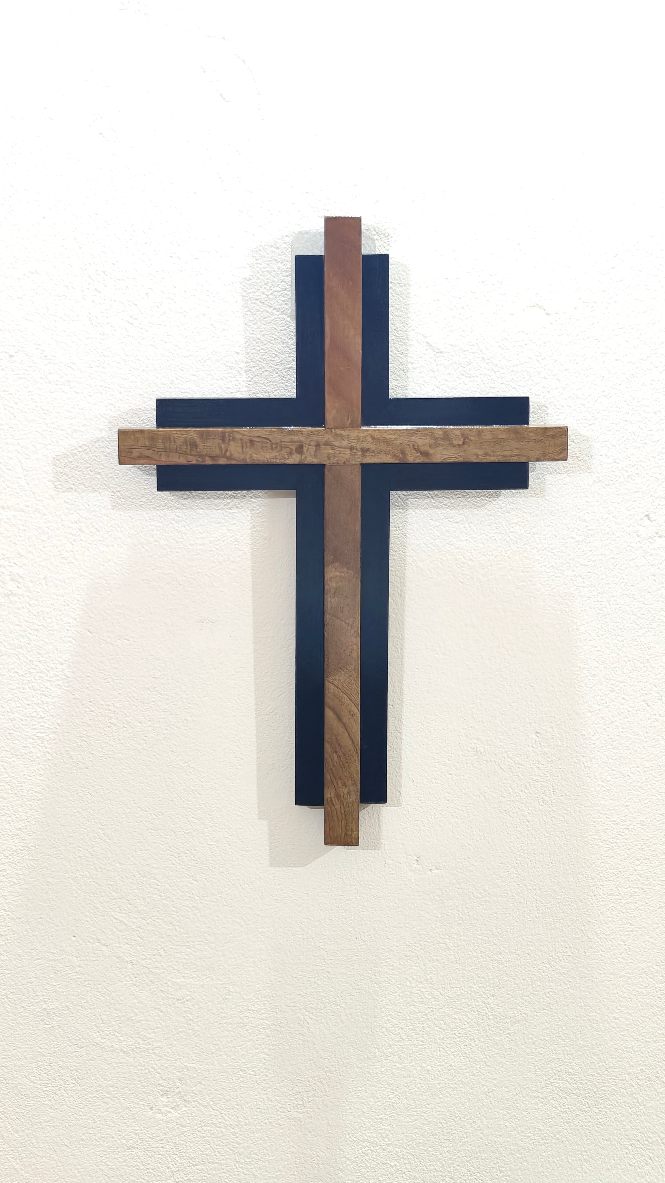 The Contrast Cross | Cedar &amp; Jack Wood with Navy Finish