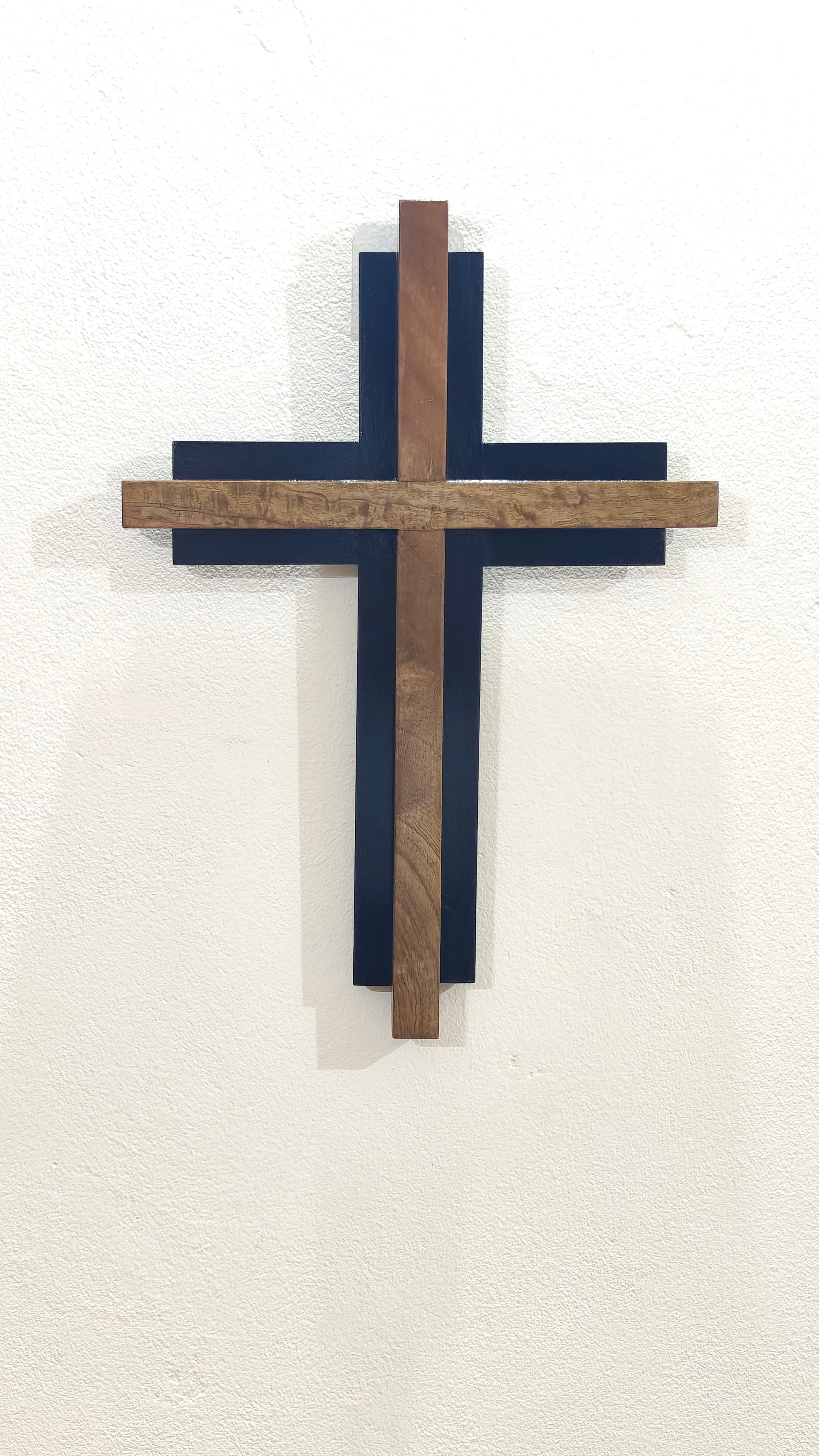 The Contrast Cross | Cedar &amp; Jack Wood with Navy Finish