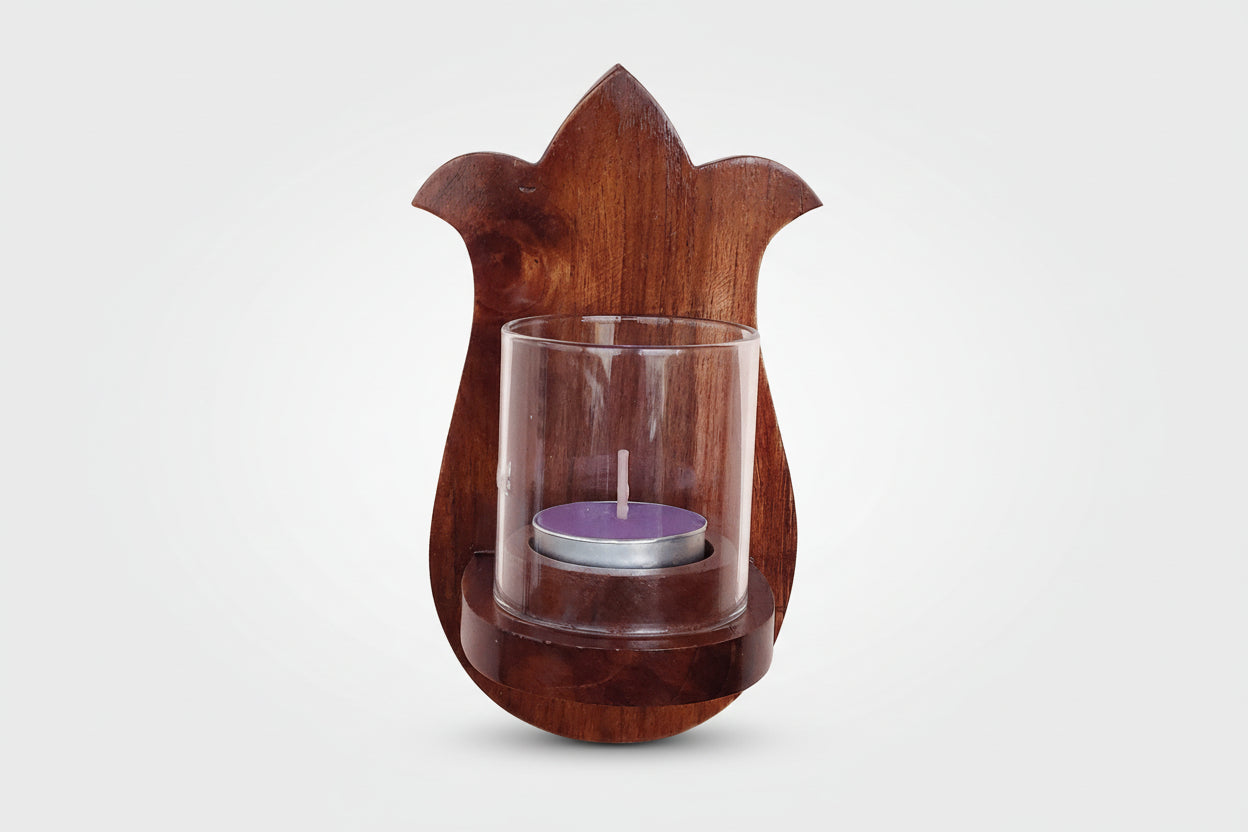 Paisley design wooden wall tea light holder for warm ambient décor.